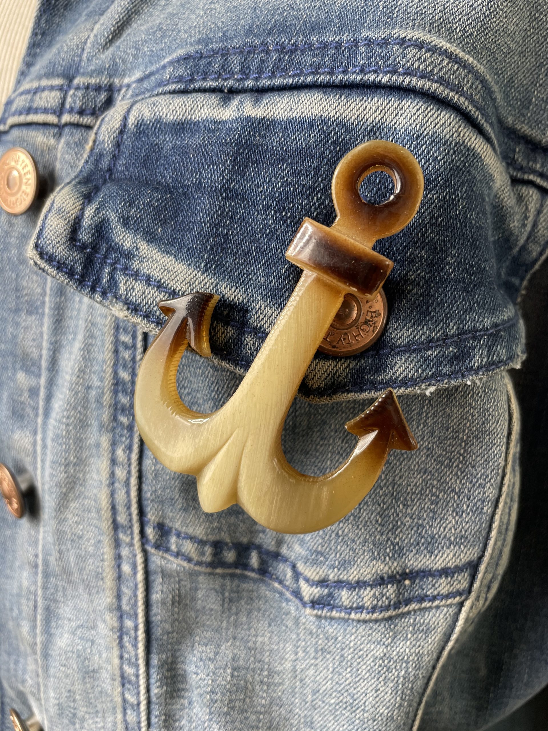 Broche ancre couleur ivoire