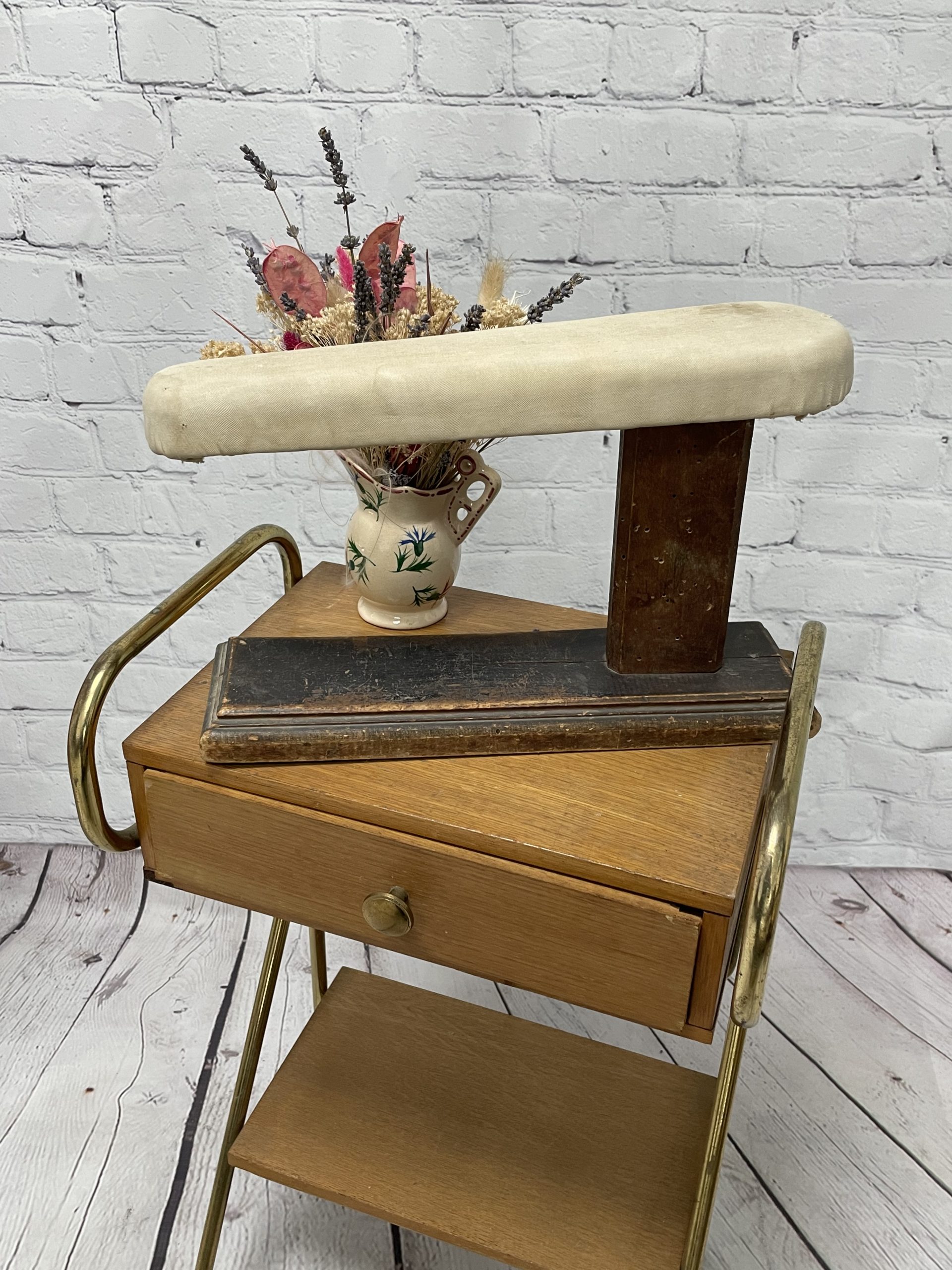 Ancienne planche Ă repasser pour manches