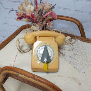 Téléphone à cadran vintage PTT bureau de poste à clef
